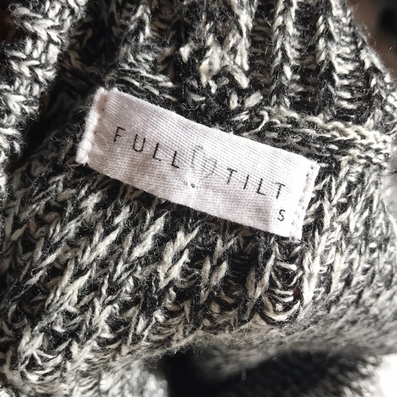 Turtle neck sleeveless sweater - Picture 7 of 7